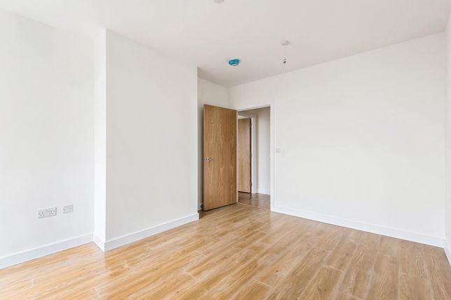 Flat to rent in Royal Winchester House, Bracknell