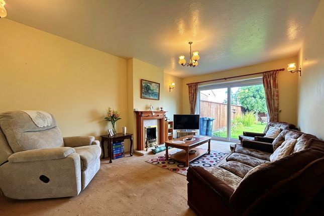 8 Meadow Close, Stalbridge, STURMINSTER NEWTON photo 3