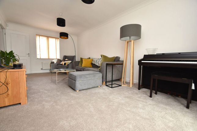 4 Dixy Close, St. Neots photo 3