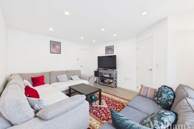 42 Calville Gardens, Aylesbury photo 3