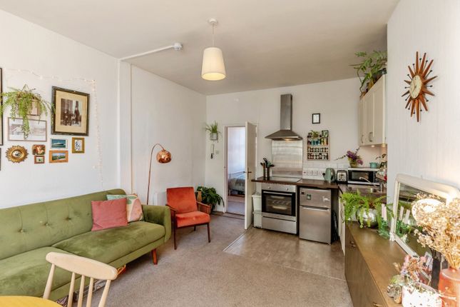 Flat 2, 6, Cotham Place, Bristol photo 3