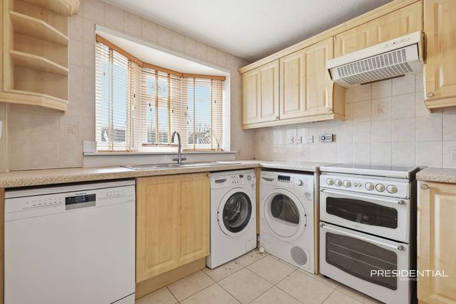 19 Owen Gardens, Woodford Green photo 3
