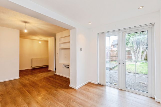 11, Cavell Court, Somerset photo 3