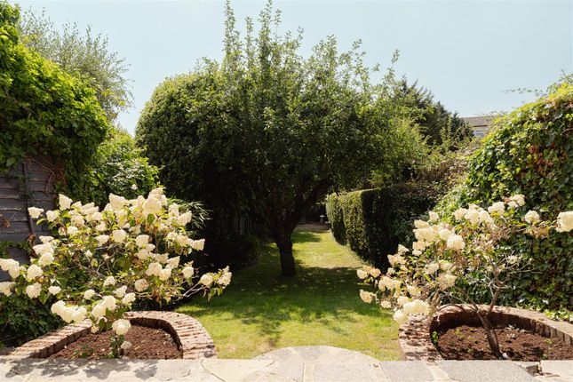 22, Bourne Road, Redhill photo 4