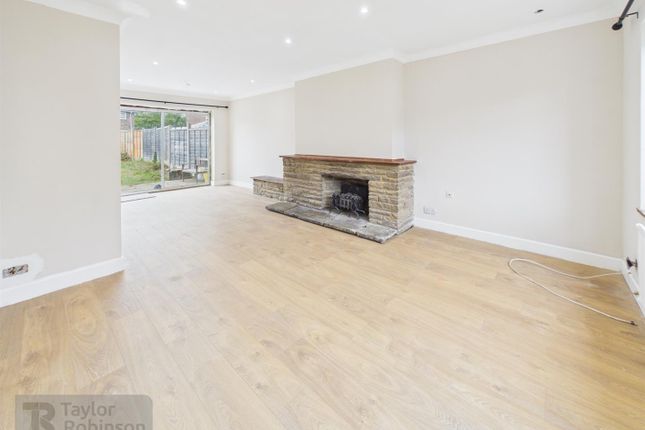5, Hylands Close, Crawley photo 3