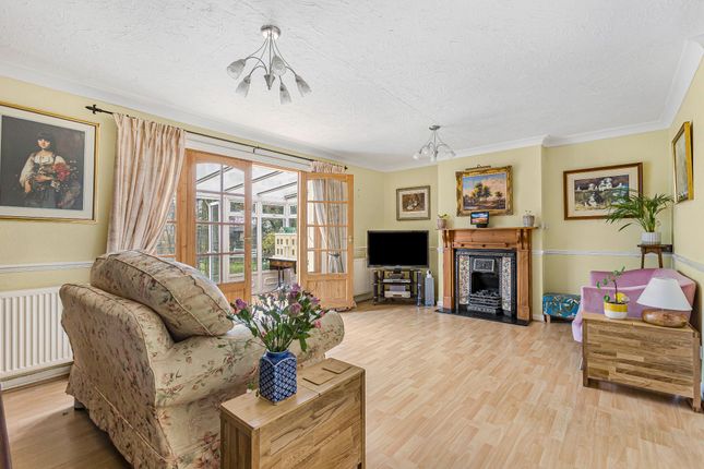 2-bed house on 10 Oakmere Close, Potters Bar, £595,000