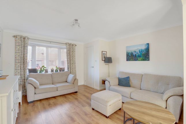 8 Heather Croft, Nottingham photo 4
