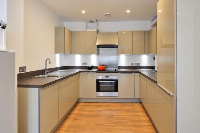 Pilch House - 2 Bedroom, 27 Violet Road, London photo 3