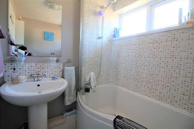 24, Pembrey Close, Norwich photo 5