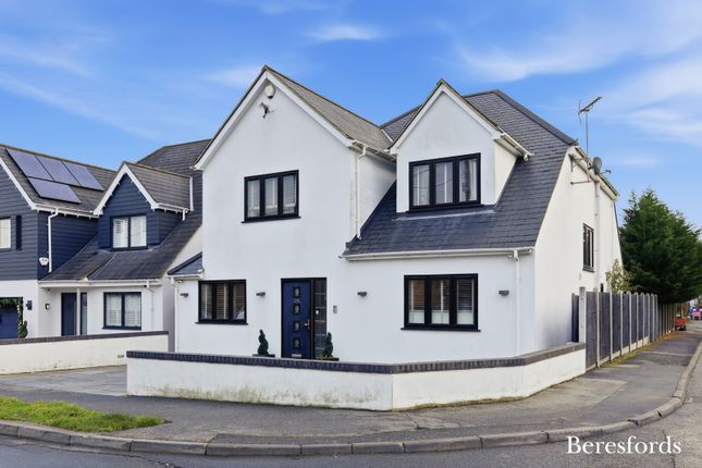 14, Cedar Road, Brentwood photo 2