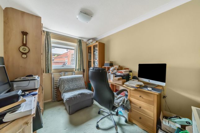 Flat for sale in Balmoral Court, King George Close, Cheltenham, Gloucestershire