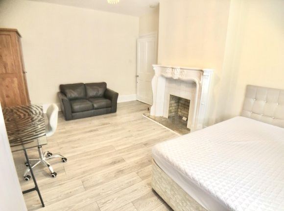 Shared accommodation to rent in Dock Road, Chatham
