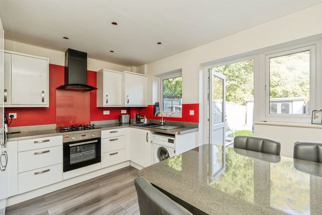 22, Kensington Fields, Southampton photo 3