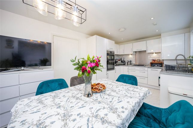 27, Gilbert Way, Maidstone photo 3