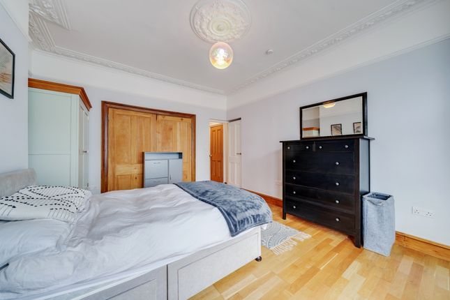 Flat to rent in Whittington Road, London
