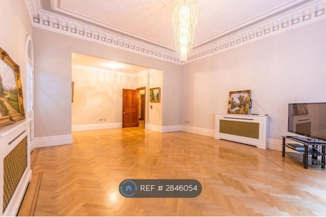 Flat, Whitehall Court, London photo 4