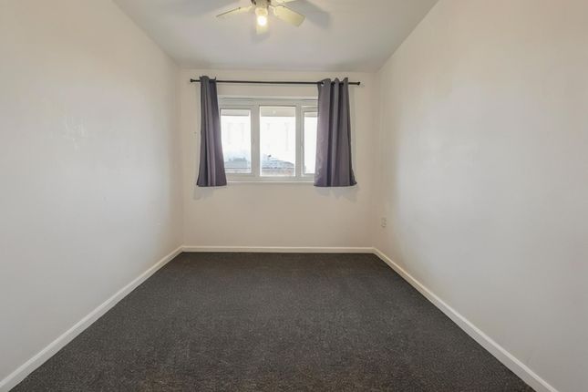 118 Hudson Way, London photo 3