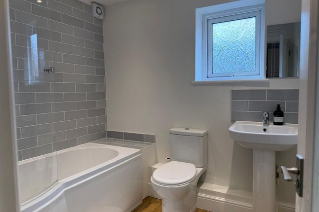 8 Viney Street, Taunton photo 4
