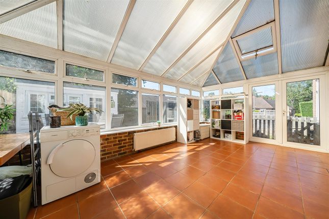 40, Hickmans Close, Godstone photo 4