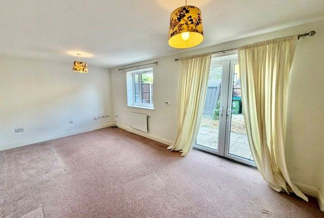 7, Kingsclere Close, Southampton photo 4