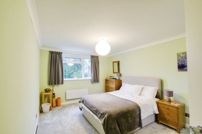 Flat 5 Lawnswood, 82, Surrey Road, Dorset photo 4