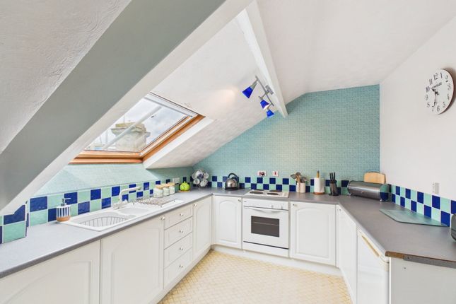 2,Flat 5 Penthouse, Royal Crescent, Whitby photo 3