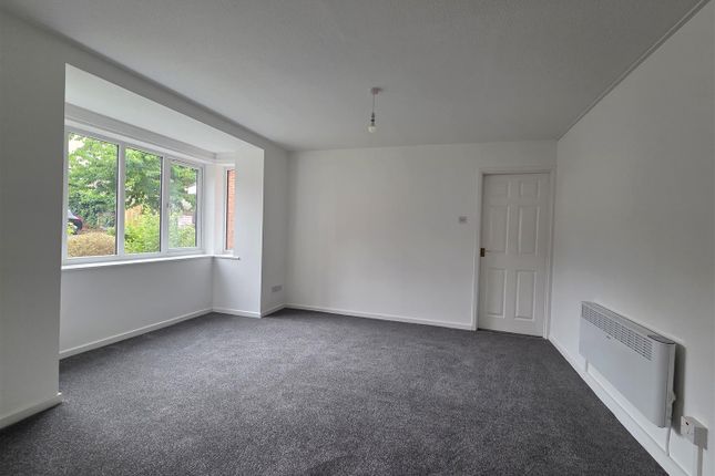 14 St Lawrence Court, Skerry Hill, Mansfield photo 2