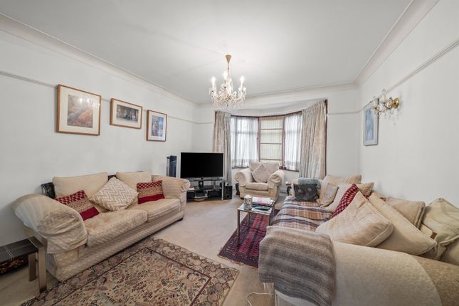 139, Ellesmere Road, London photo 3