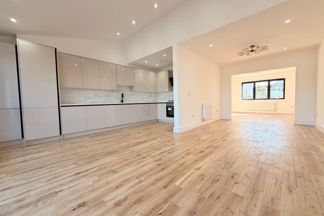 10, Freshwell Avenue, Romford photo 2
