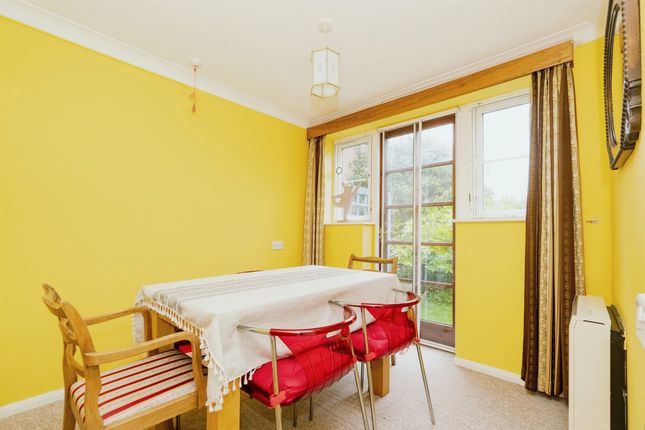 51, Ashdown Court, Cromer photo 3