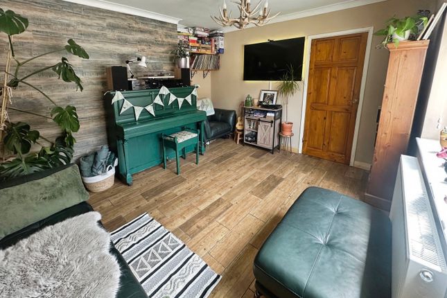 56, Wildtree Avenue, Wolverhampton photo 4