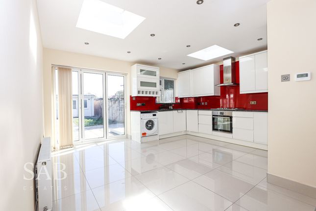 5 Glamis Crescent, Hayes photo 4