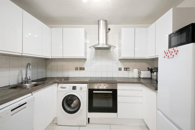 26, Bennett Close, Hounslow photo 2