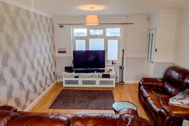 30, Longdale Drive, Mottram photo 3