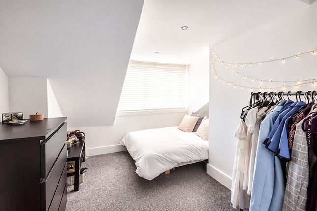 1st/2nd Floor Flat, 15, Adams Row, London photo 5