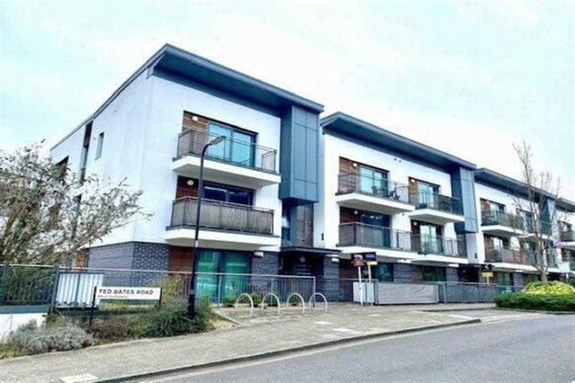 Flat to rent in Ted Bates Road, Southampton