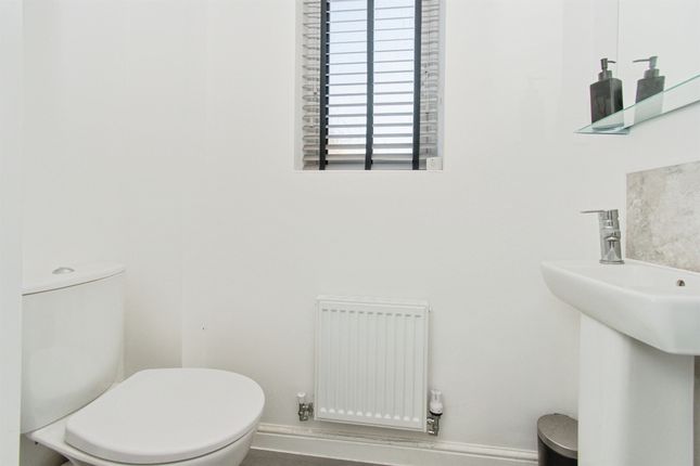 27, Oak Tree Way, Knottingley photo 4