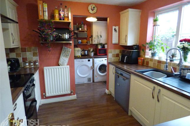 4, Earls Close, Somerset photo 2
