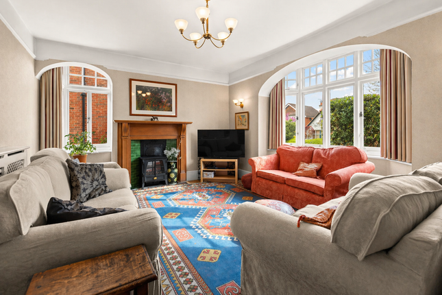 32, Highlands Road, Leatherhead photo 3