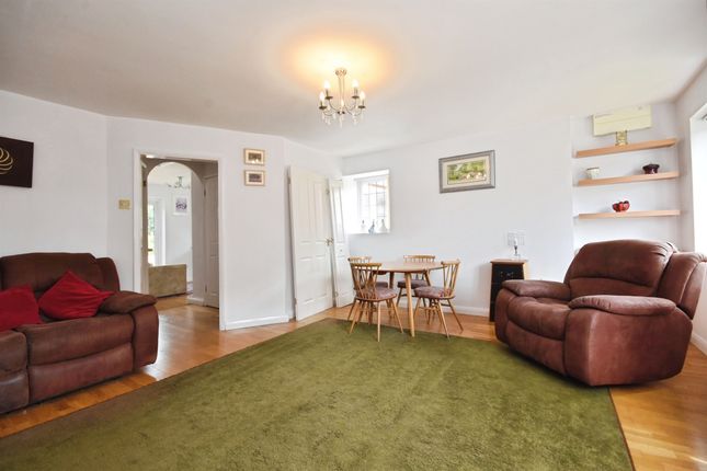 28, Woodroffe Close, Chelmsford photo 4