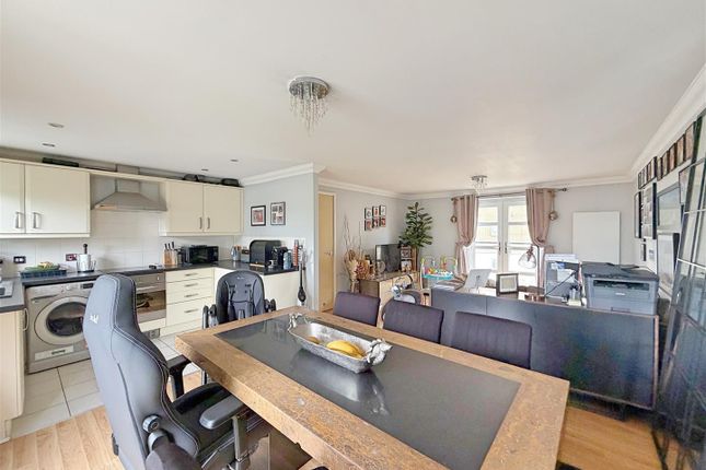 Flat 6, Iron View, Cressing Road, Braintree photo 2