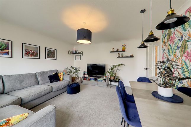 12 Manor Lea Boundary Road, Worthing photo 4