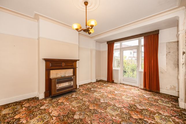84, Woodford Avenue, Ilford photo 4