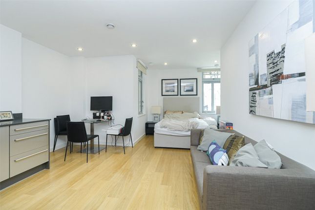 Apartment 405, Caspian Apartments, 5, Salton Square, Limehouse photo 4