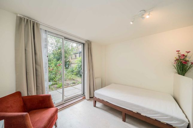 Flat 2, 14A, Highbury Place, London photo 4