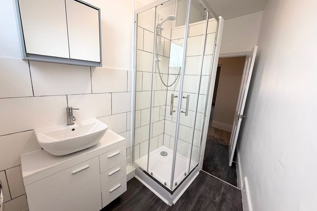 174B, Warwick photo 5