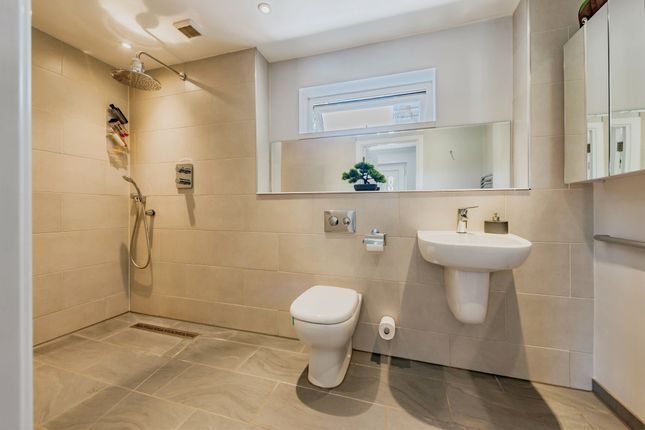 22, Bridgelands, Crawley photo 4
