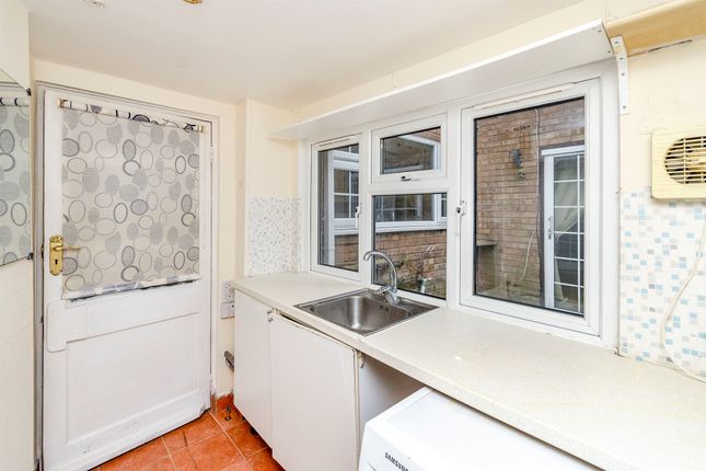 1, Thetford Gardens, Wolverhampton photo 4