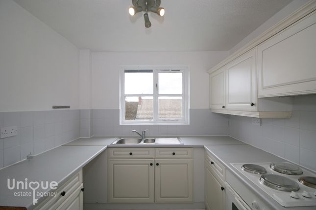 28, Greenfinch Court, Blackpool photo 2