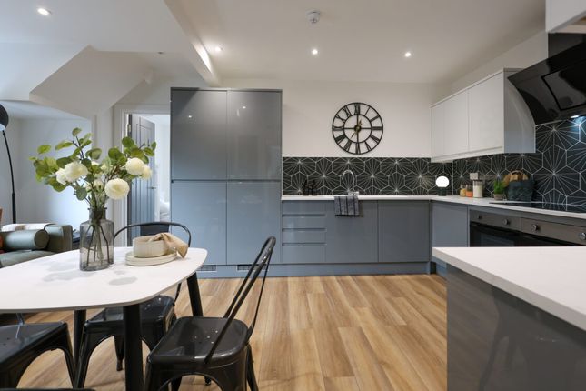 Rooms 26-27, 81, Romsey Road, Hampshire, - photo 2